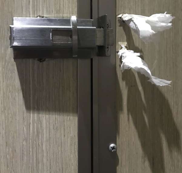 韩国偷拍有多可怕? 韩国记者用这些照片告诉你 暗洞无处不在