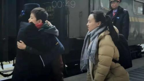 “我不打扰你,亲亲我就走”简单一句话,感动无数人!